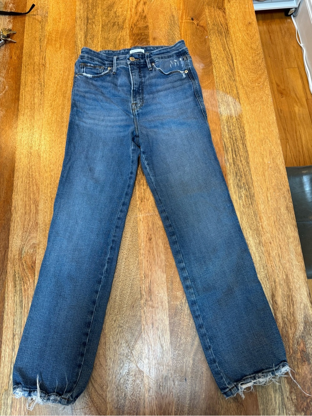 Good American Straight Leg Jeans in Mid/Dark Blue Wash